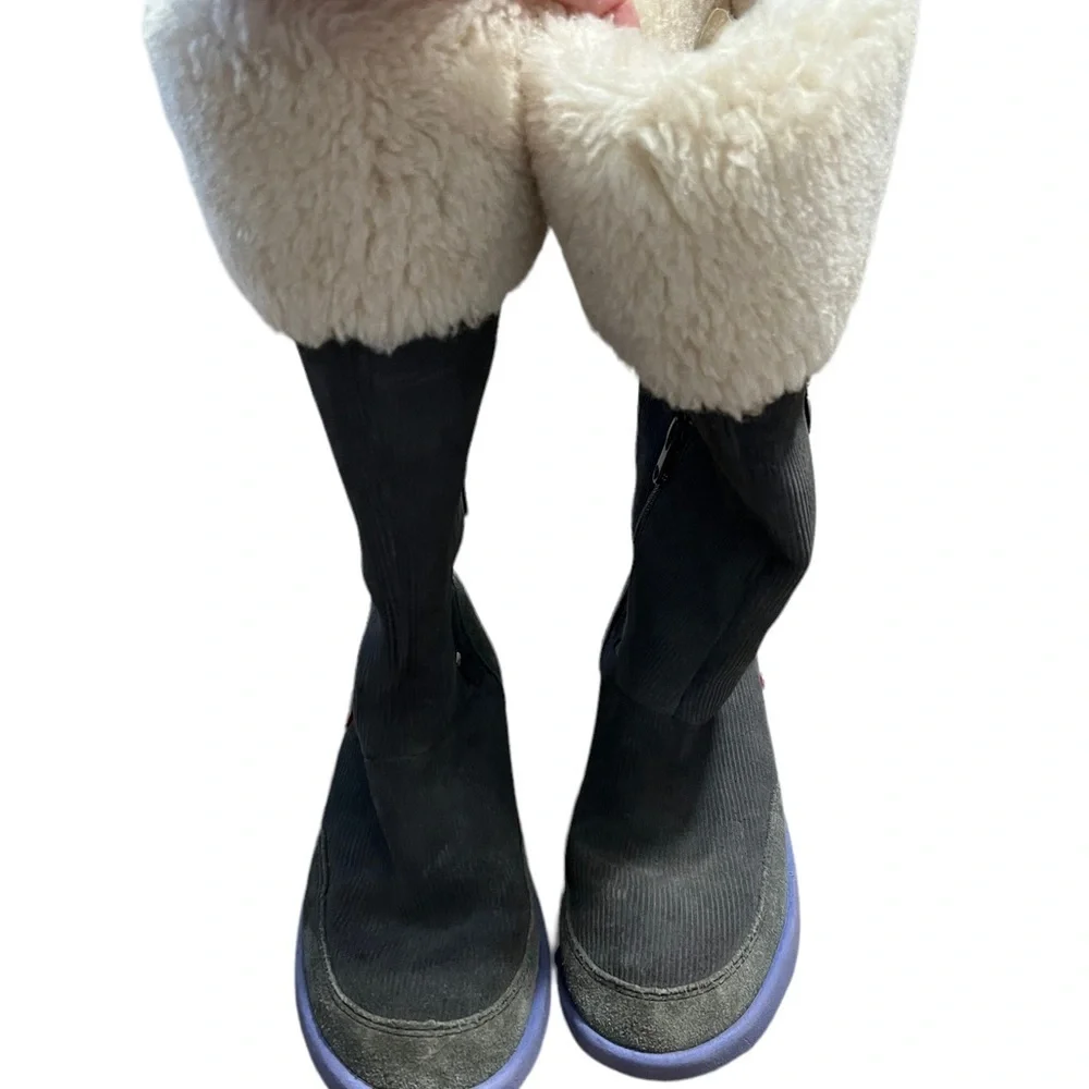 UGG gray pull